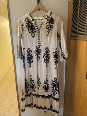 Umgee Black and Cream Embroidered Midi Dress